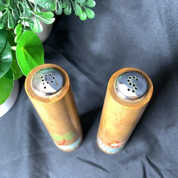Set of 2 vintage tall wood Florida souvenir salt and pepper shakers - Picture 4 of 8